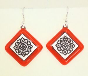 Drop glass earrings.
