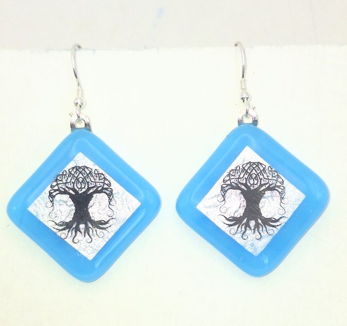 Drop glass earrings.