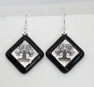 Drop glass earrings.